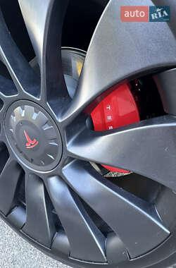 Внедорожник / Кроссовер Tesla Model Y 2024 в 