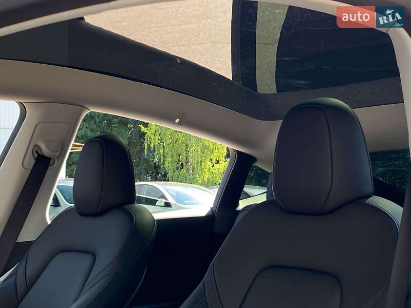 Позашляховик / Кросовер Tesla Model Y 2024 в Києві