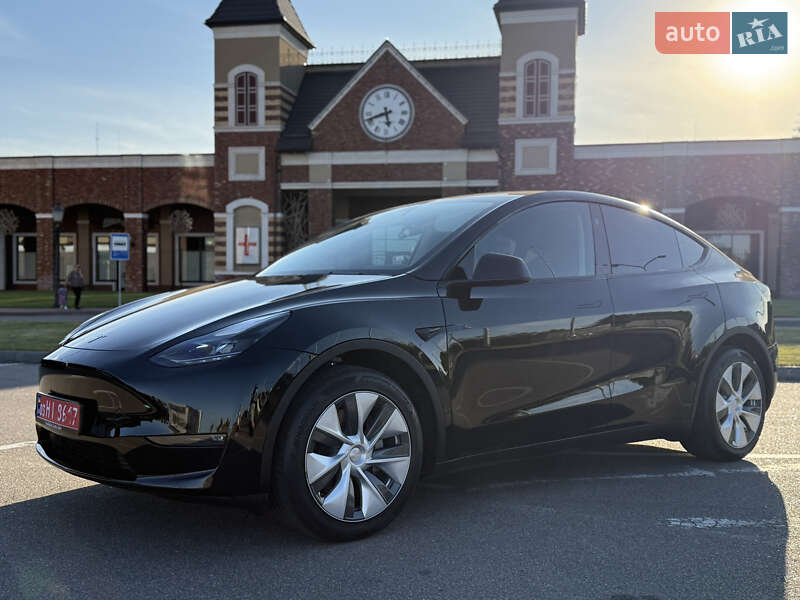 Tesla Model Y 2024