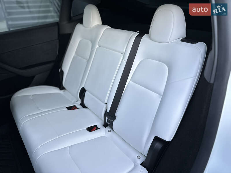 Позашляховик / Кросовер Tesla Model Y 2023 в Рівному