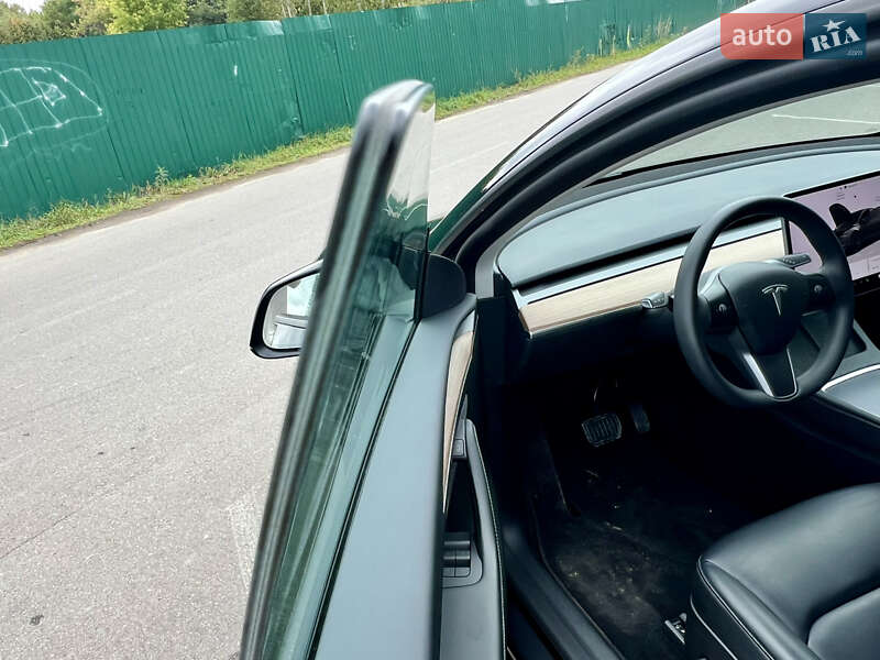 Позашляховик / Кросовер Tesla Model Y 2023 в Івано-Франківську