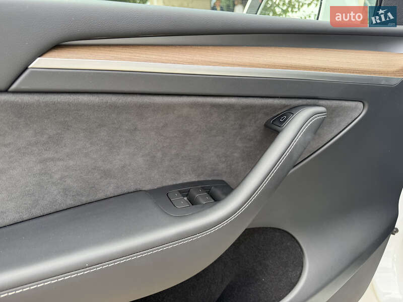 Внедорожник / Кроссовер Tesla Model Y 2023 в Броварах