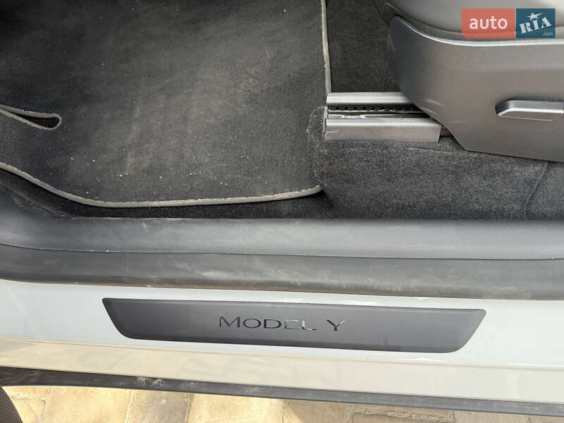 Внедорожник / Кроссовер Tesla Model Y 2023 в Броварах