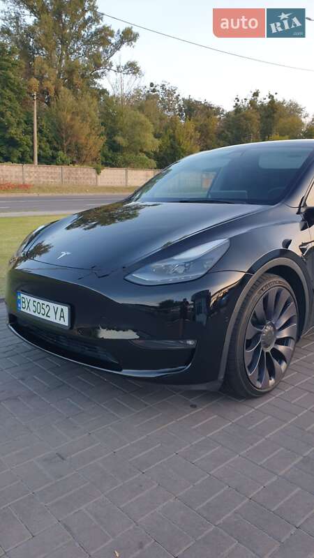 Внедорожник / Кроссовер Tesla Model Y 2021 в Киеве