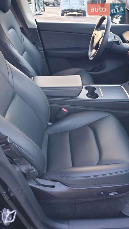 Внедорожник / Кроссовер Tesla Model Y 2021 в Киеве