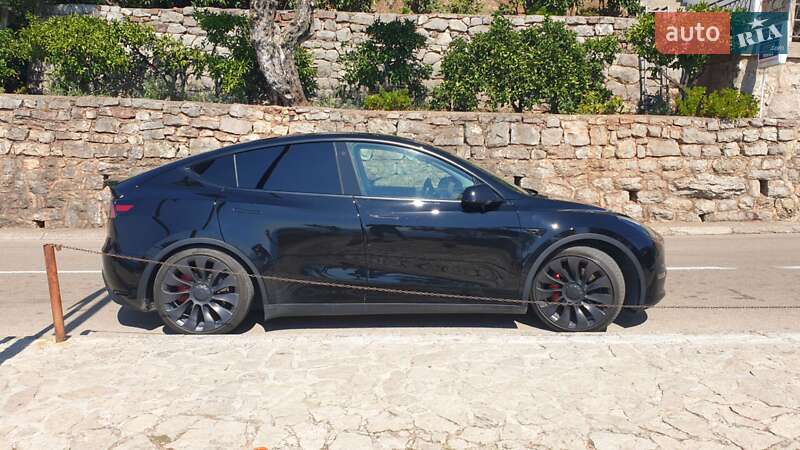 Внедорожник / Кроссовер Tesla Model Y 2021 в Киеве