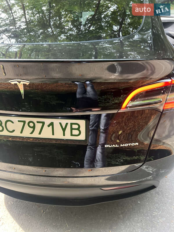 Внедорожник / Кроссовер Tesla Model Y 2023 в Львове