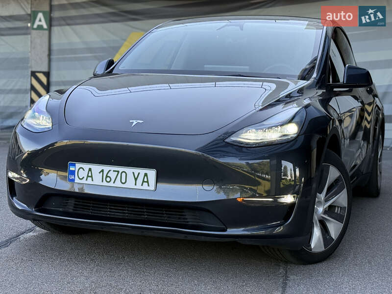 Tesla Model Y 2024