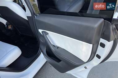 Позашляховик / Кросовер Tesla Model Y 2021 в 