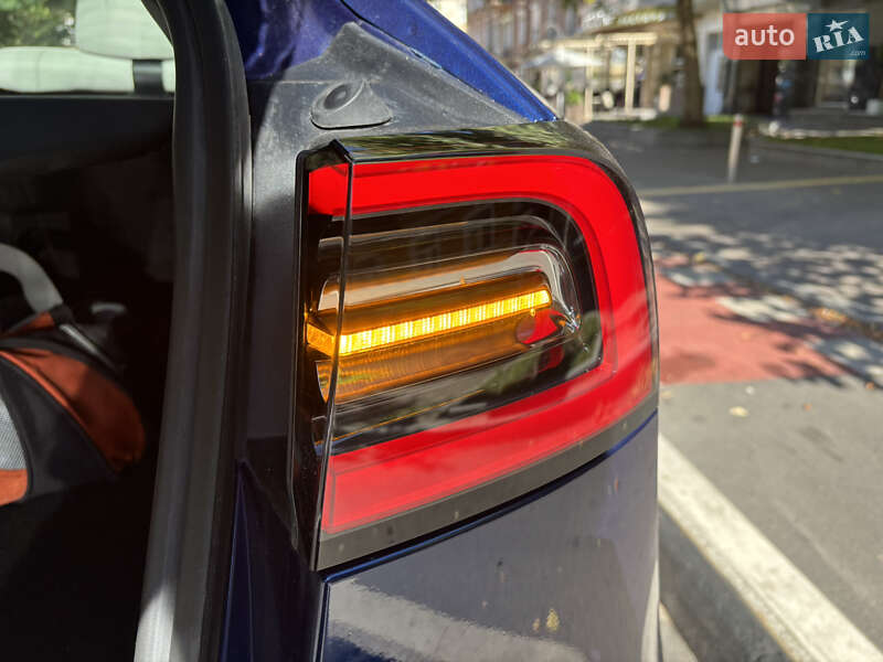 Внедорожник / Кроссовер Tesla Model Y 2023 в Киеве