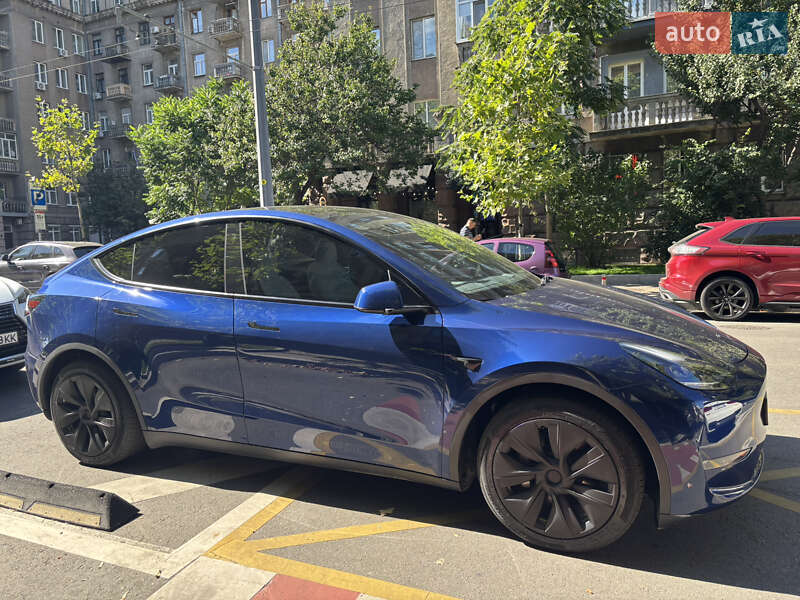 Внедорожник / Кроссовер Tesla Model Y 2023 в Киеве