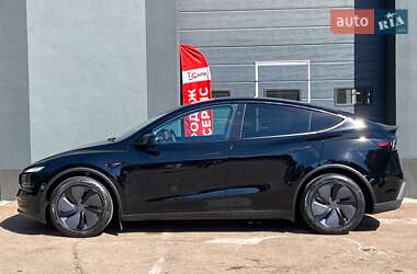 Позашляховик / Кросовер Tesla Model Y 2025 в 