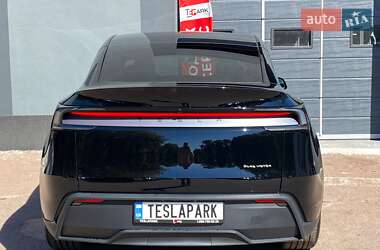Позашляховик / Кросовер Tesla Model Y 2025 в 