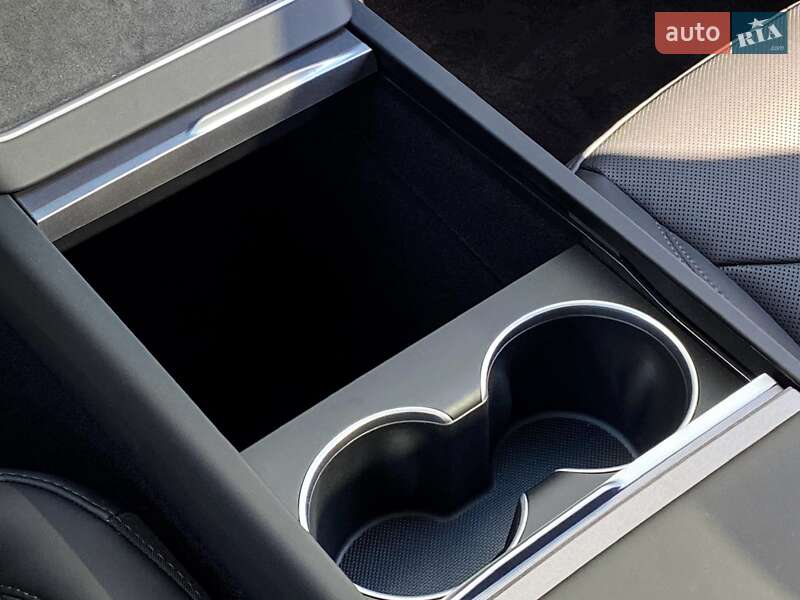 Внедорожник / Кроссовер Tesla Model Y 2025 в Киеве