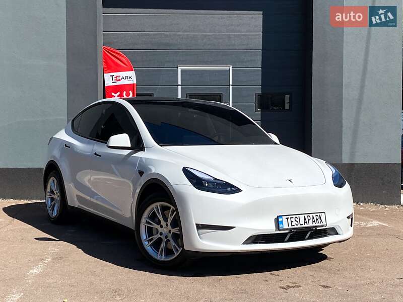 Tesla Model Y 2023