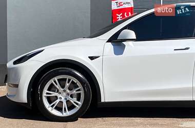 Позашляховик / Кросовер Tesla Model Y 2023 в 