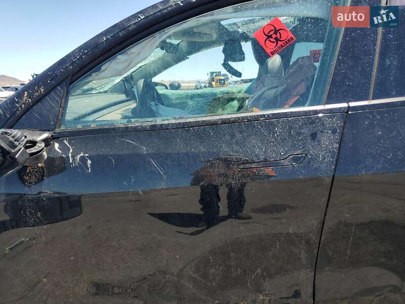 Позашляховик / Кросовер Tesla Model Y 2024 в Києві