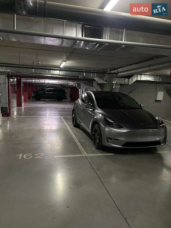 Позашляховик / Кросовер Tesla Model Y 2024 в Дніпрі