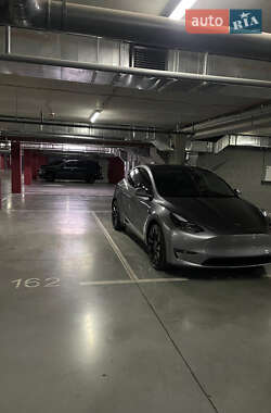 Внедорожник / Кроссовер Tesla Model Y 2024 в 