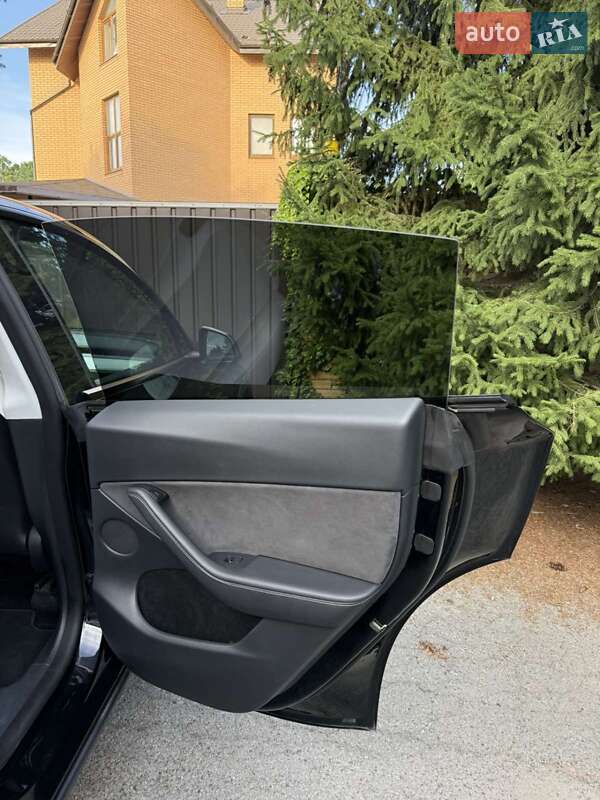 Позашляховик / Кросовер Tesla Model Y 2022 в Києві