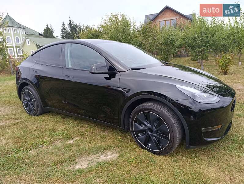 Позашляховик / Кросовер Tesla Model Y 2024 в Сторожинці