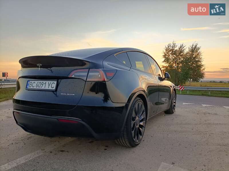 Позашляховик / Кросовер Tesla Model Y 2022 в Львові
