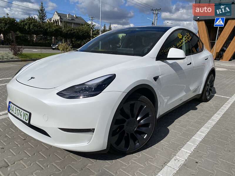 Внедорожник / Кроссовер Tesla Model Y 2024 в Киеве