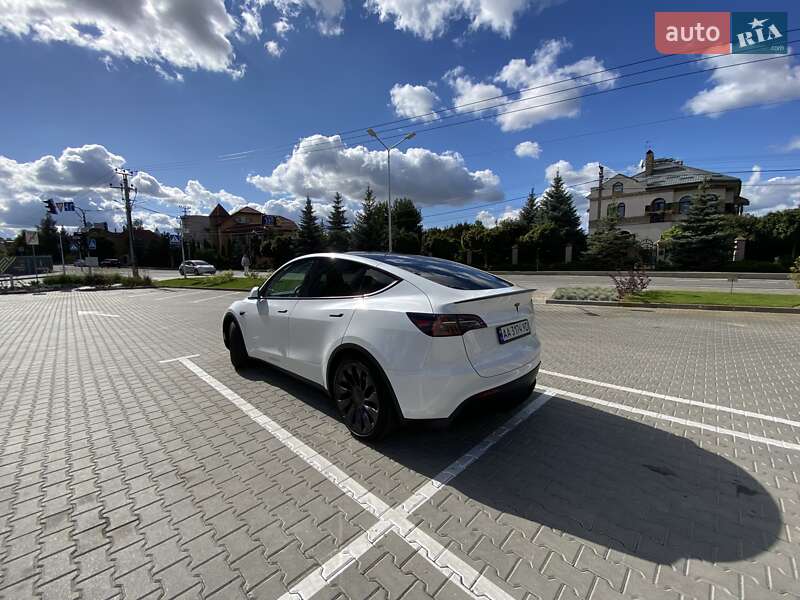 Внедорожник / Кроссовер Tesla Model Y 2024 в Киеве