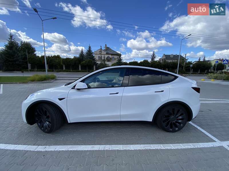 Внедорожник / Кроссовер Tesla Model Y 2024 в Киеве