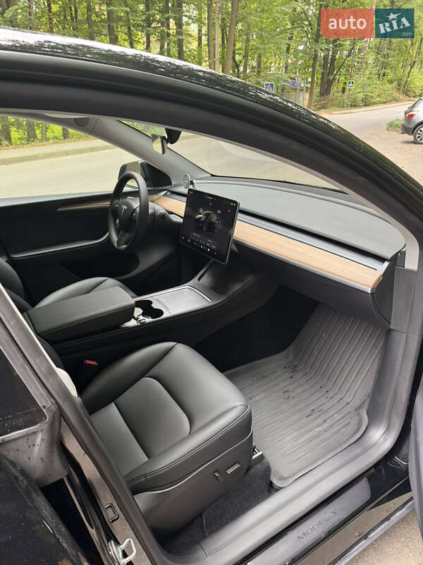Позашляховик / Кросовер Tesla Model Y 2025 в Львові