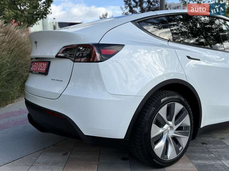 Внедорожник / Кроссовер Tesla Model Y 2023 в Киеве