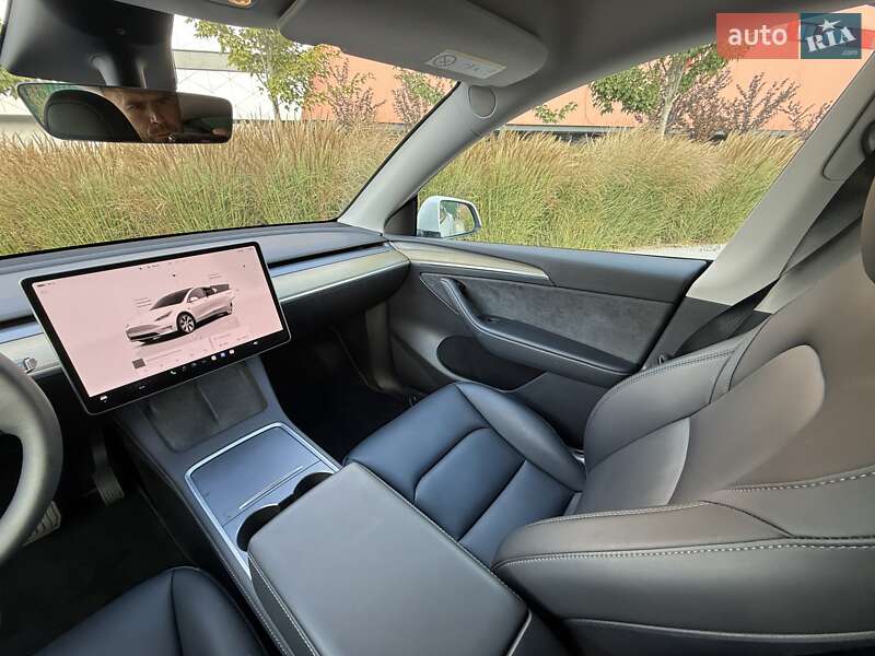 Внедорожник / Кроссовер Tesla Model Y 2023 в Киеве