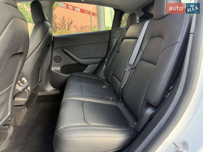 Внедорожник / Кроссовер Tesla Model Y 2023 в Киеве