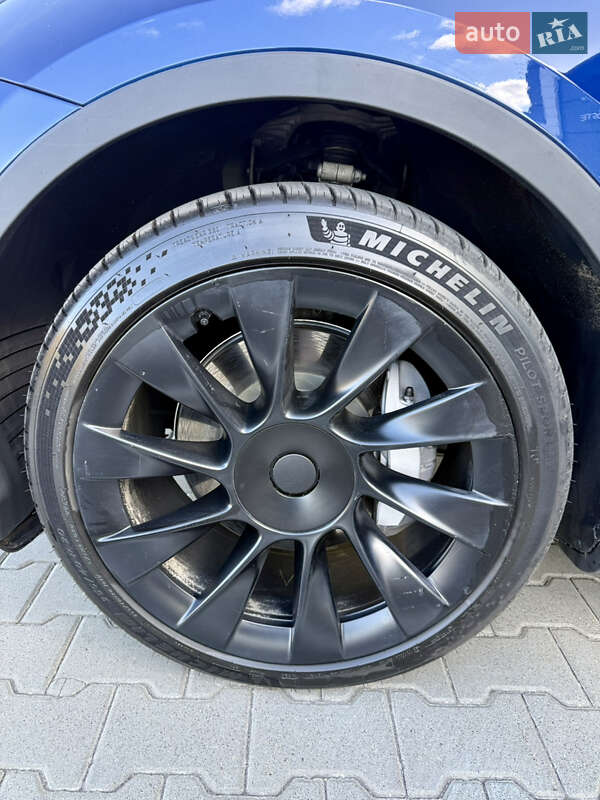 Внедорожник / Кроссовер Tesla Model Y 2021 в Киеве