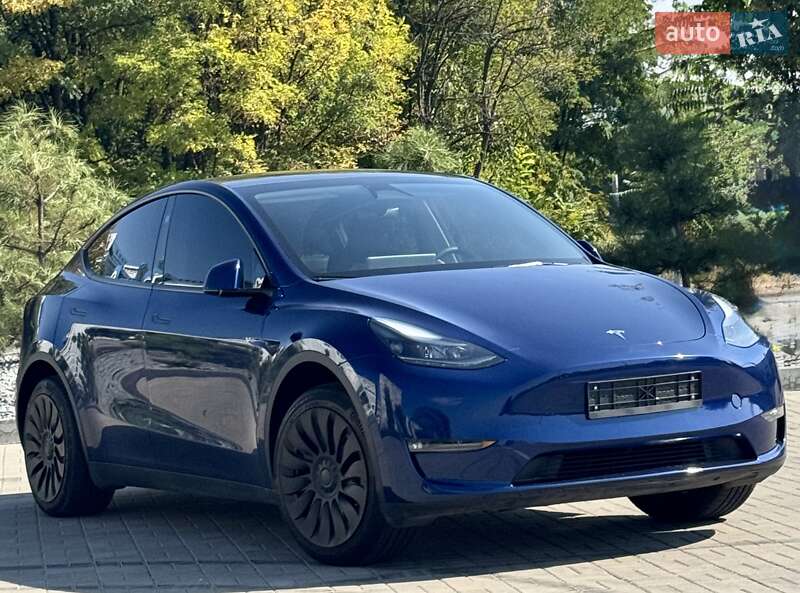 Tesla Model Y 2024