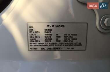 Позашляховик / Кросовер Tesla Model Y 2023 в 