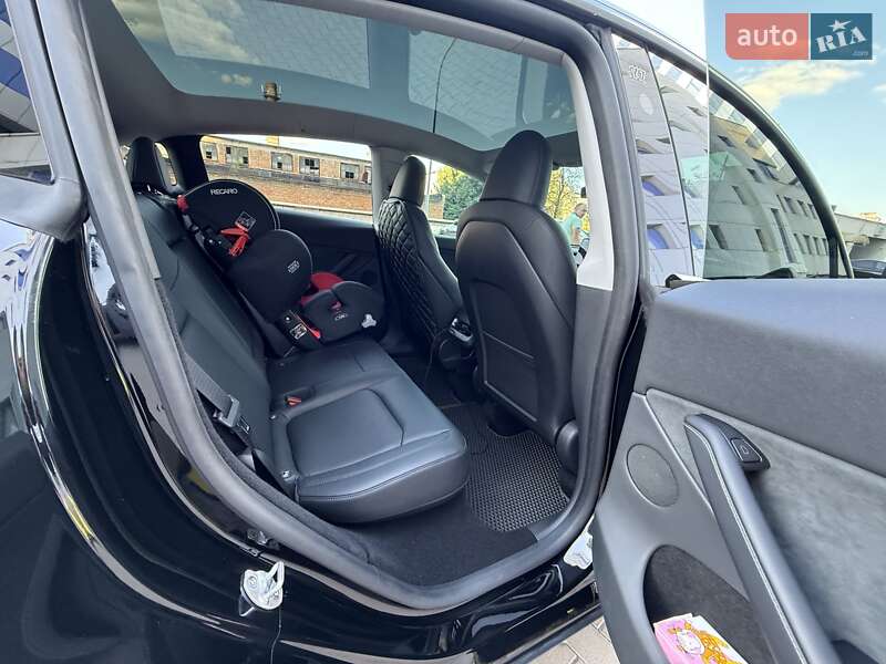 Внедорожник / Кроссовер Tesla Model Y 2024 в Киеве
