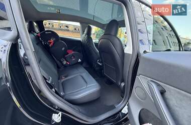 Позашляховик / Кросовер Tesla Model Y 2024 в 