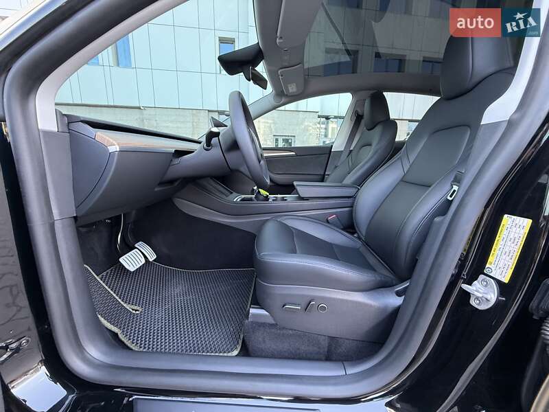 Внедорожник / Кроссовер Tesla Model Y 2024 в Киеве