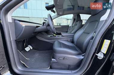 Позашляховик / Кросовер Tesla Model Y 2024 в 