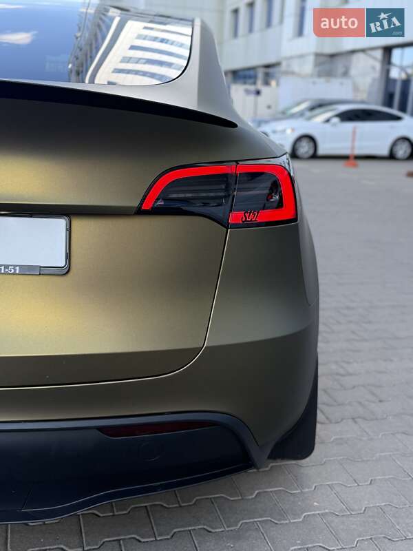 Внедорожник / Кроссовер Tesla Model Y 2024 в Киеве