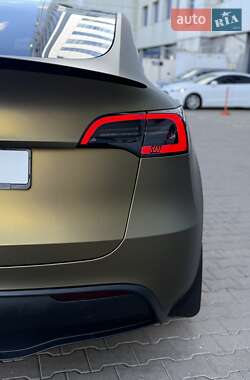 Позашляховик / Кросовер Tesla Model Y 2024 в 