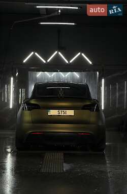 Позашляховик / Кросовер Tesla Model Y 2024 в 