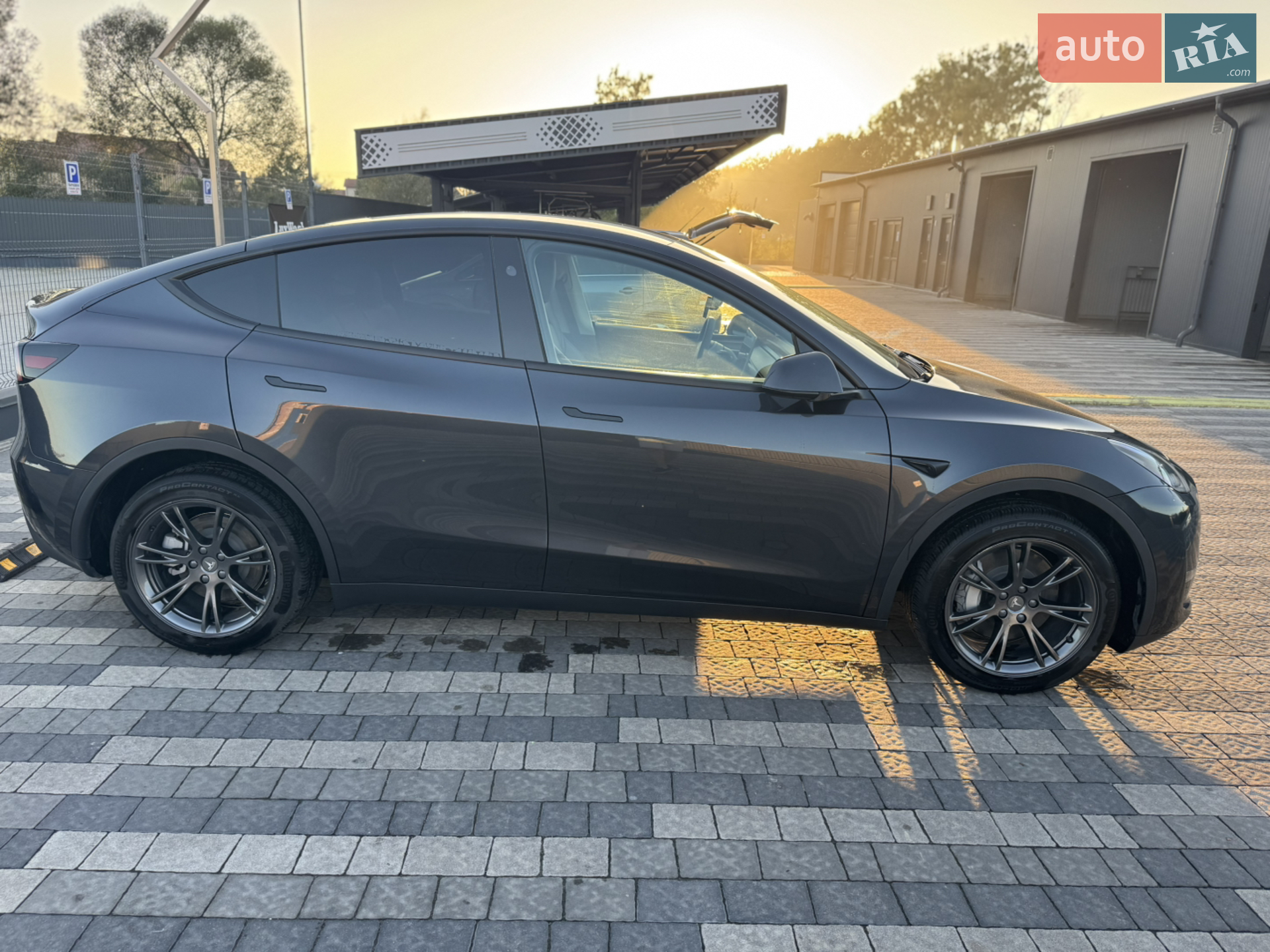 2024 Tesla Model Y - мініатюра 3