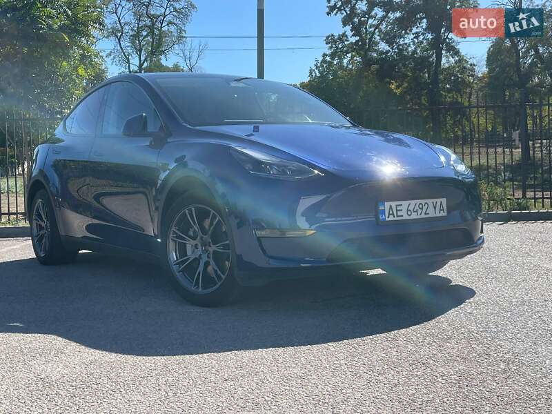 Позашляховик / Кросовер Tesla Model Y 2024 в 