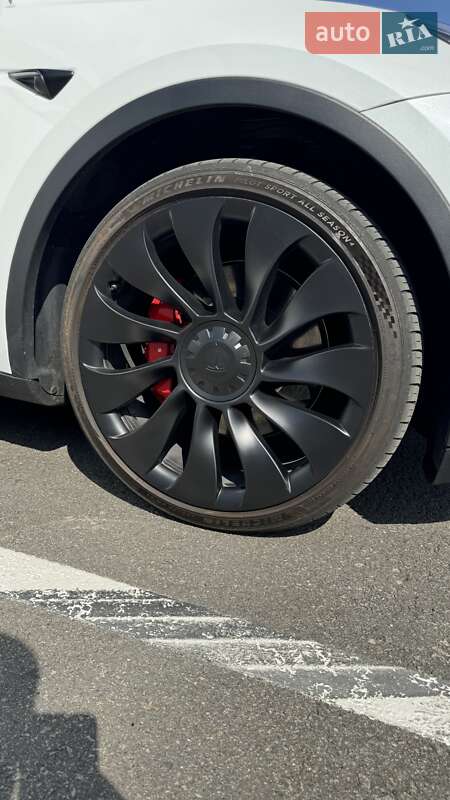 Внедорожник / Кроссовер Tesla Model Y 2022 в Киеве
