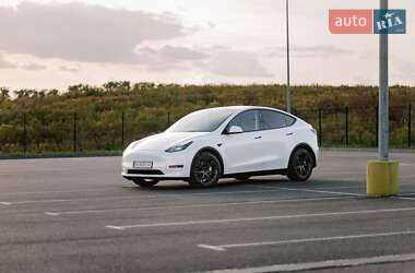 Позашляховик / Кросовер Tesla Model Y 2024 в 