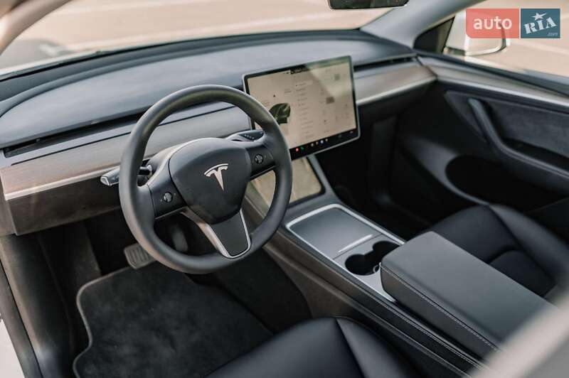 Внедорожник / Кроссовер Tesla Model Y 2024 в Ровно