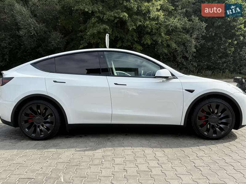Внедорожник / Кроссовер Tesla Model Y 2022 в Киеве