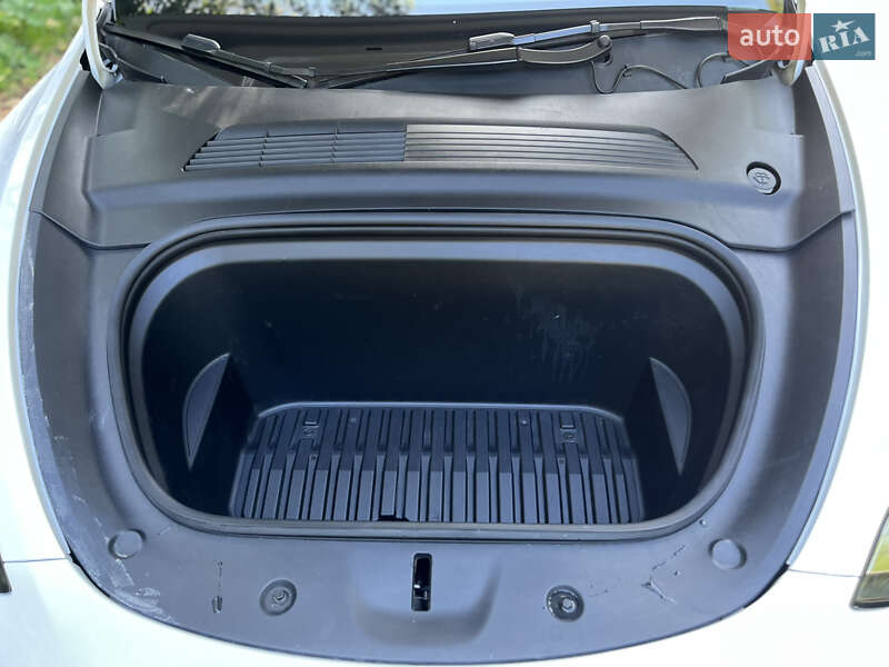 Внедорожник / Кроссовер Tesla Model Y 2021 в Ужгороде